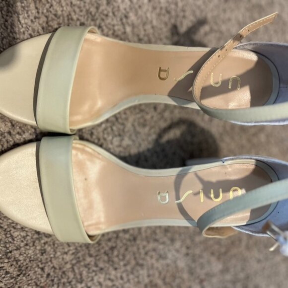 UNISA Tan & White Heel Sandals SZ 6M - Picture 4 of 4